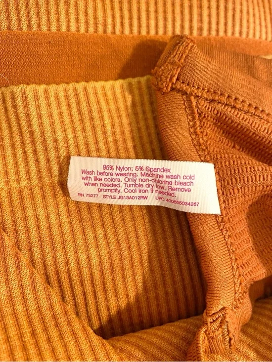 SO Women’s Cropped Seamless Ribbed Tank in Rust Orange Size Small - Picture 5 of 6